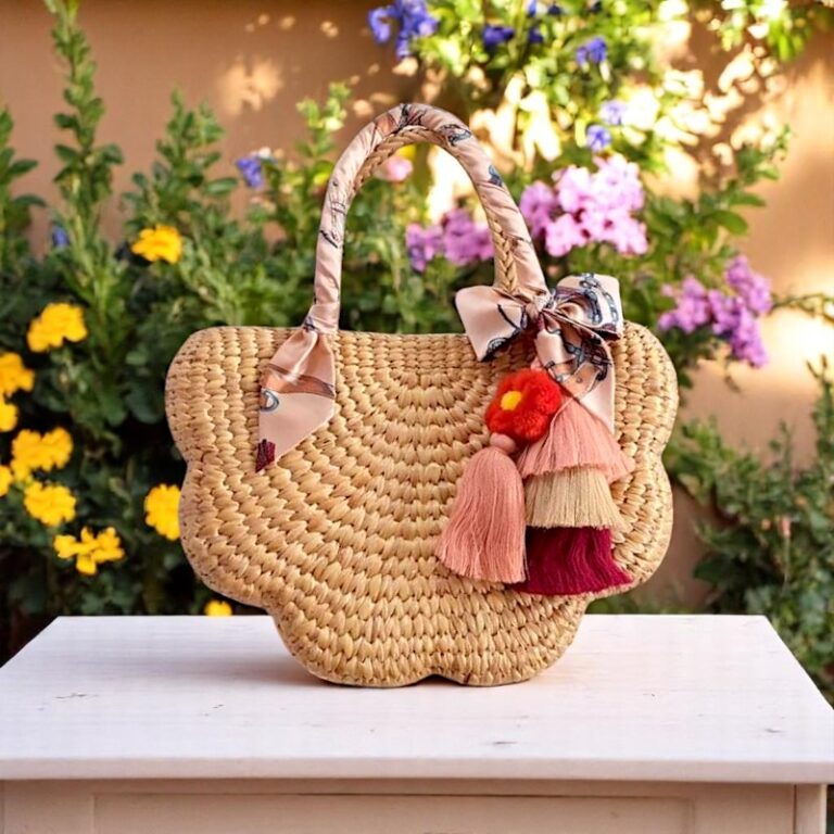 Napasri Scallop Straw Bag With Pink Tassel